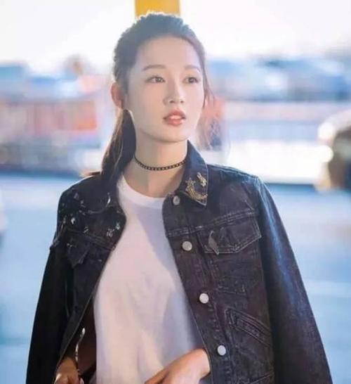 李沁张俪相差六岁，就因为搭配不同，在时装周上却变成了少女与大