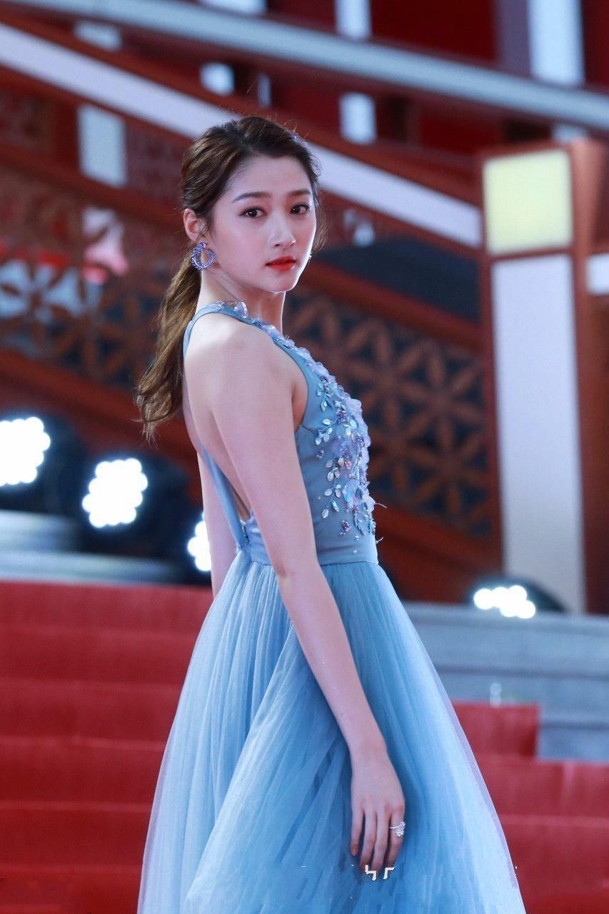 关晓彤只是上镜很胖，遇见本人可瘦了!