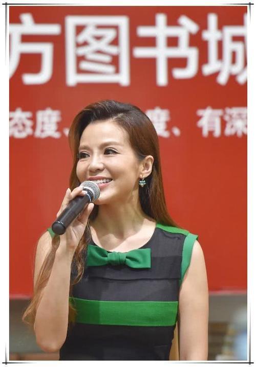 朱迅也老了？44岁皱纹爬满眼角，网友：自然老去的脸就是耐看！