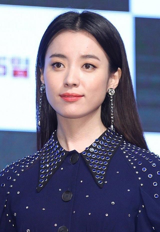 同穿三万的铆钉裙，韩孝周温柔李圣经甜美，天王嫂昆凌变成洋娃娃