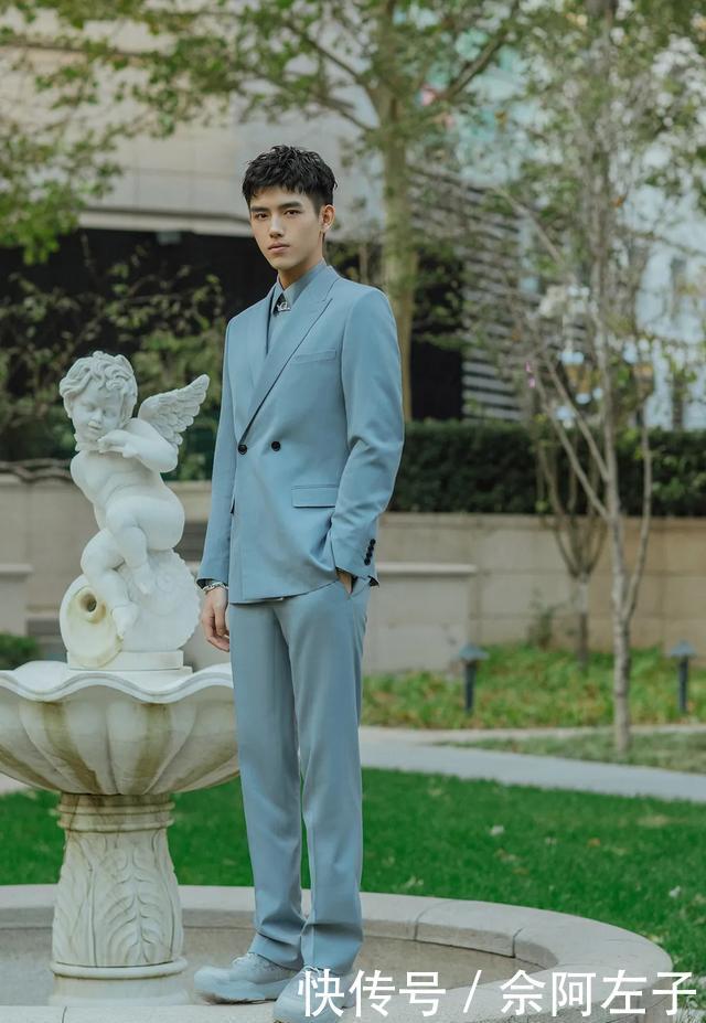  时尚圈：为何那么多明星今年都在穿「矮子乐」？