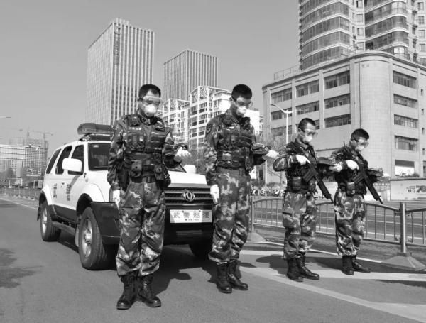  『广场』今日10时，郑州鸣防空警报，全市降半旗志哀