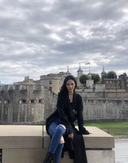 张予曦近照帅到犯规！露脐衫出镜大秀腹肌！网友：确定有86斤？