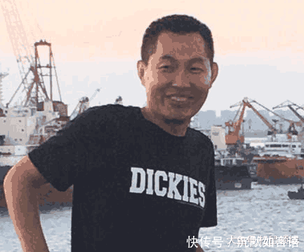 高铁“霸座男”被拉黑后再次发声, 看了他的微博认证后网友怒了