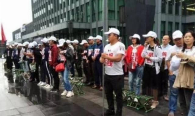  『摩托车』“摩托车巨头”陷入低谷，库存积压，负债累累，车主：名字没取好