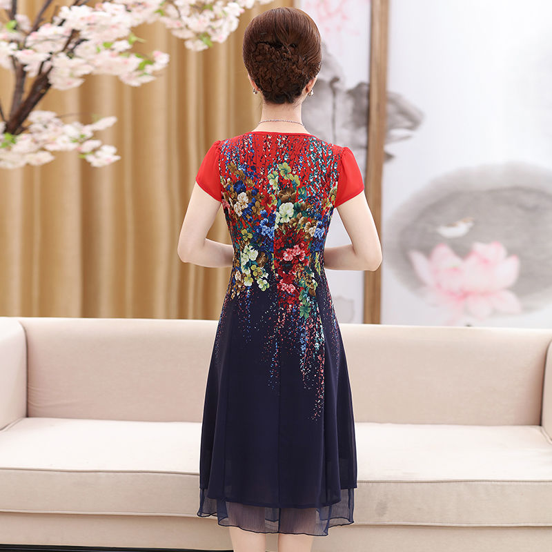 好看大气的妈妈裙来了，邻居都说好看，显得年轻高贵感