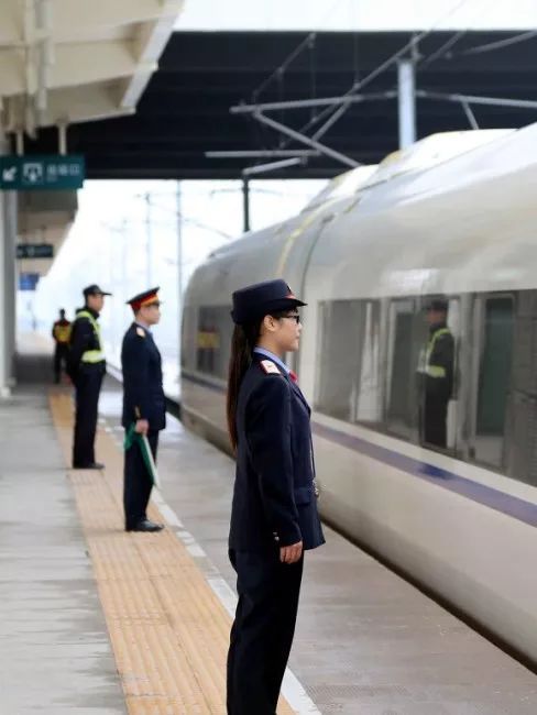  【提前】为什么火车很少提前到站？非要乘客等！看完再也不气了