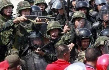 泰国兵役抽签,中签男子当场哭花妆,美艳变性人