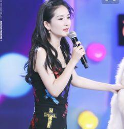 多变的谢娜，穿上裙子的她也可以很仙，美到不敢认