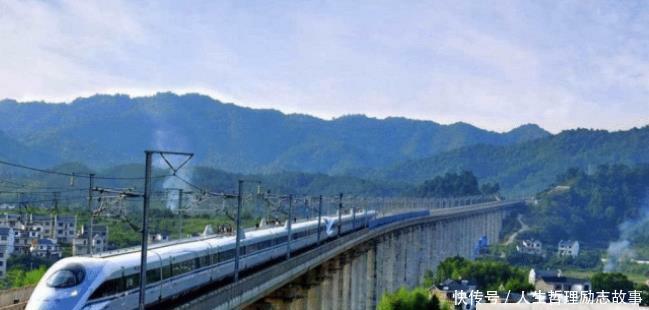  高铁@国内有条“难受”的高铁线路：车外经常漆黑一片，全程手机
