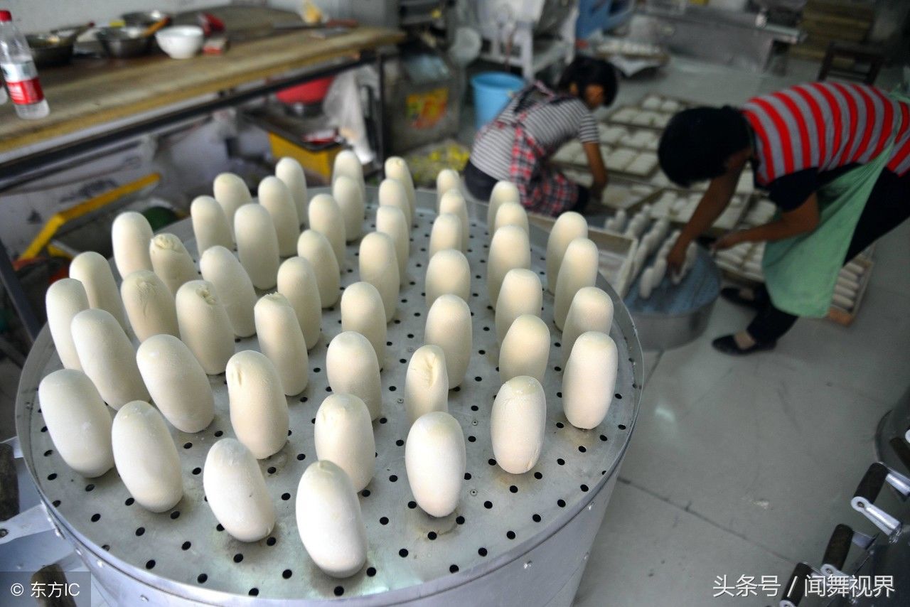 农村90后小夫妻外地创业蒸馒头,每月纯赚2万多