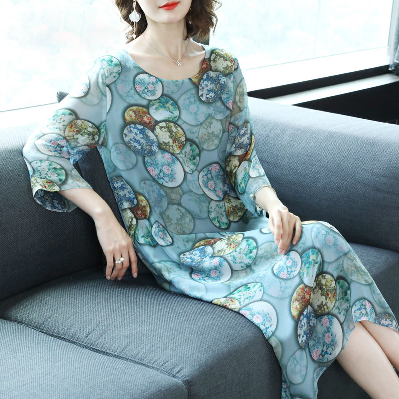 妈妈穿这样的裙子上街，竟被小朋友叫姐姐