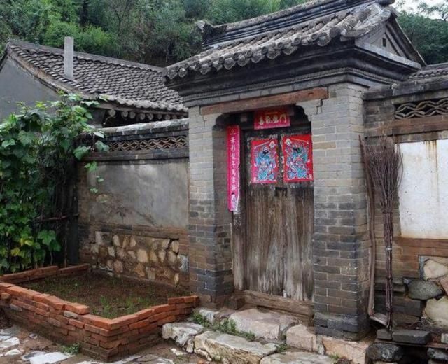  建房■为什么“一些人在农村建房时，喜欢带个院子”？用途还真