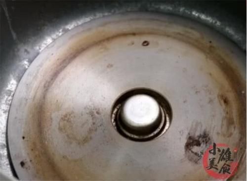 『行清洗』电饭锅内部铺一张纸,想不到这么厉害,大多人都不懂,早学早受益