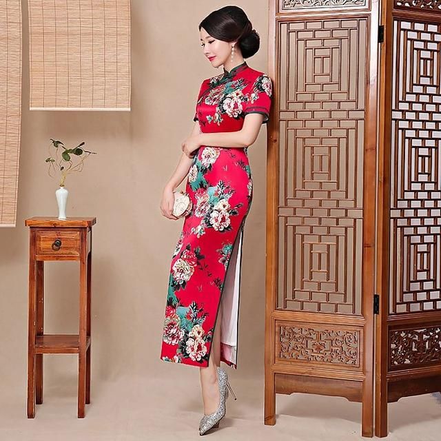 经典不过时，立领印花修身旗袍，奢华又高端！