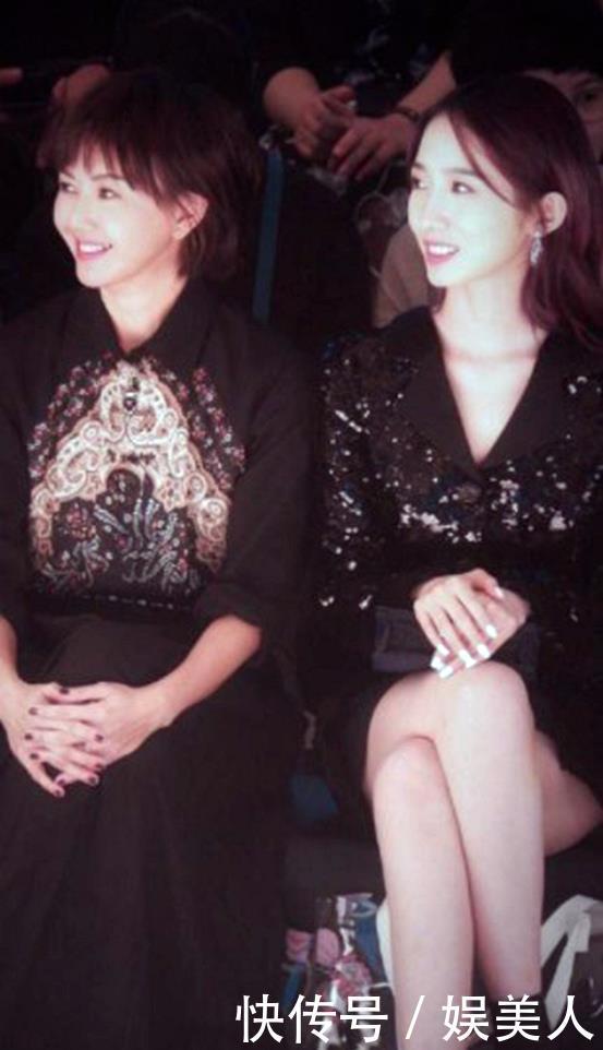 短发@孙燕姿越活越少女,穿深色系连衣裙配皮靴,剪波波头短发优雅大气