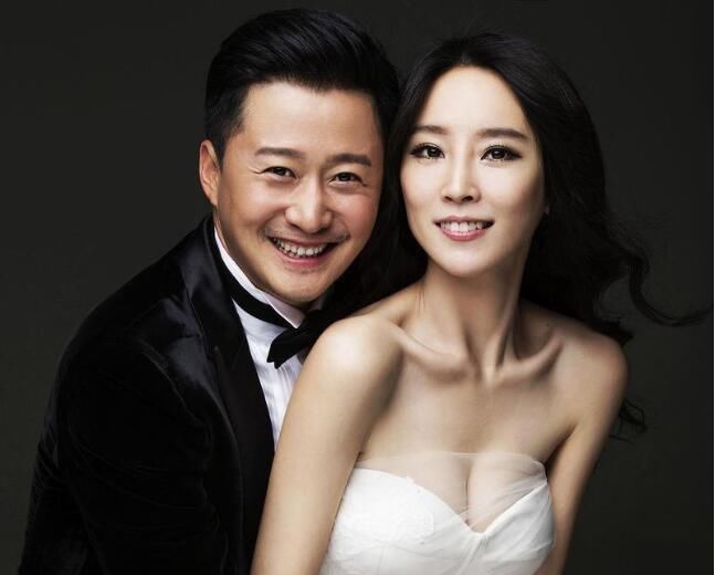 网曝知名男演员深圳租车遭盘查，妻子是知名主持人，吴京躺枪