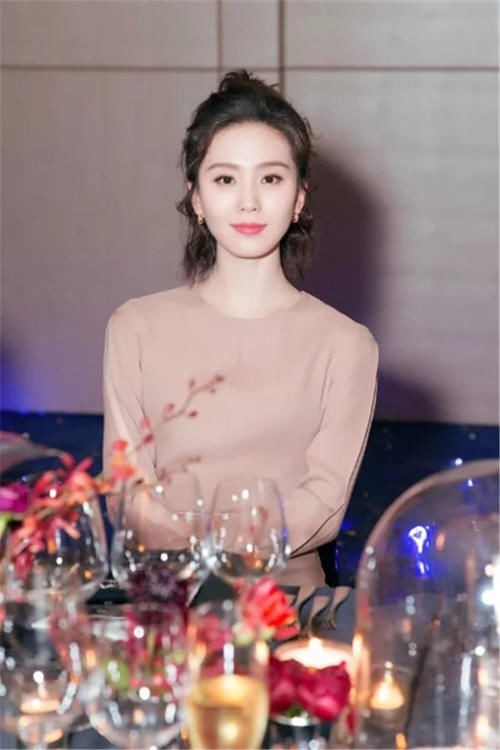  『过时』扎马尾已经过时了，今年流行这4种“半扎发”，时髦显嫩又显脸小