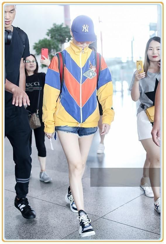 看了李宇春的短裤，再看看张靓颖，果然是没有对比就没有伤害啊!