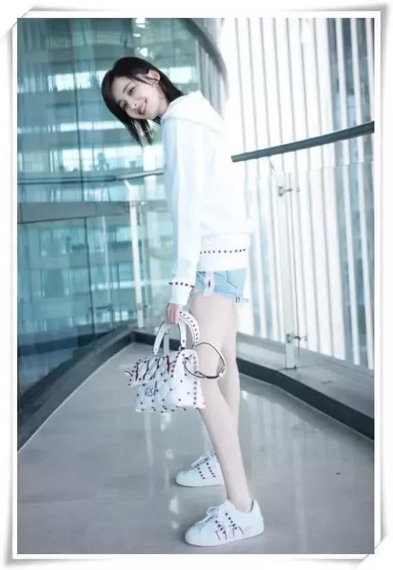 本以为迪丽热巴的热裤够短的了,可看到古力娜扎,我服气了