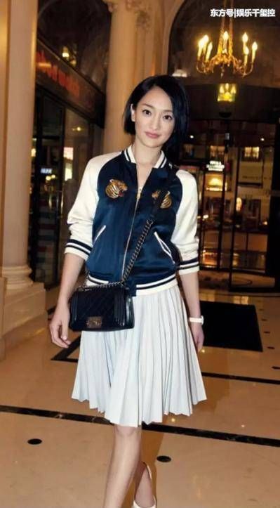 42岁周迅自从结婚后，变了一张脸，网友:到底经历了什么?