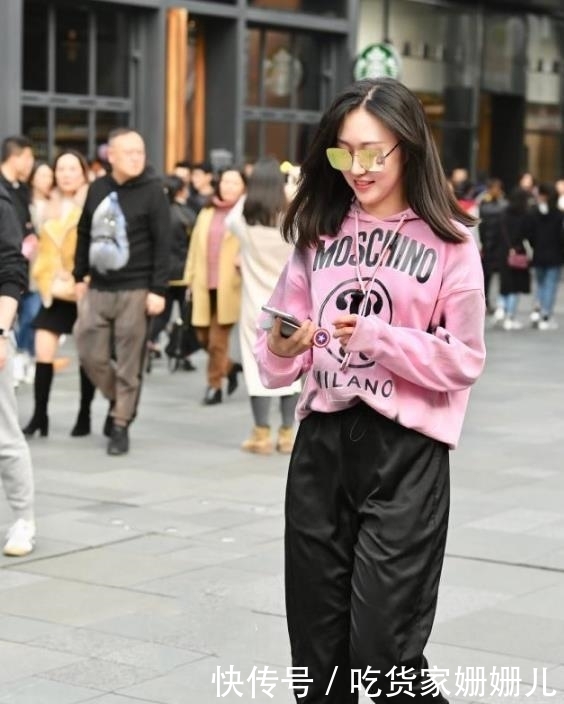  [气质]美女街拍：颜值很高的小姐姐，穿搭时尚靓丽，回头率飙升！