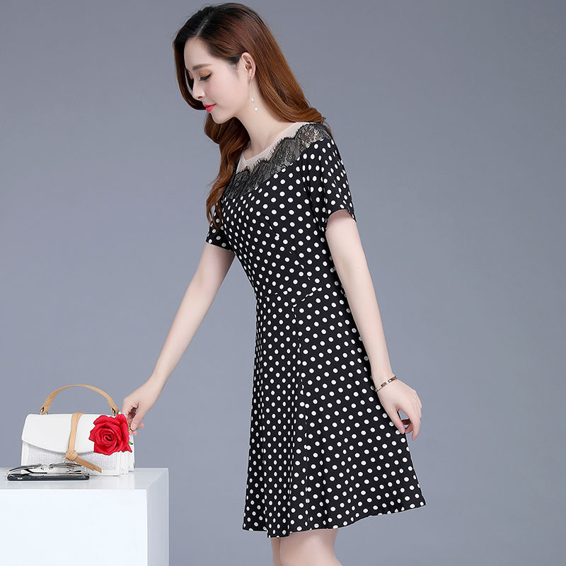 难怪妈妈越来越有贵妇味，原来是穿这样的气质A字裙，洋气精致