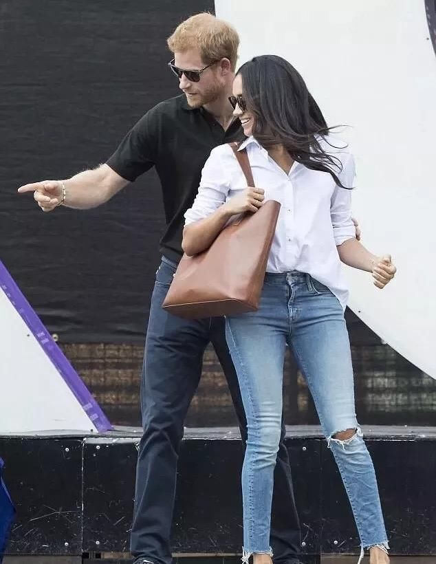 戴安娜不穿香奈儿,凯特与梅根从不穿这种颜色,王妃服饰背后秘辛?