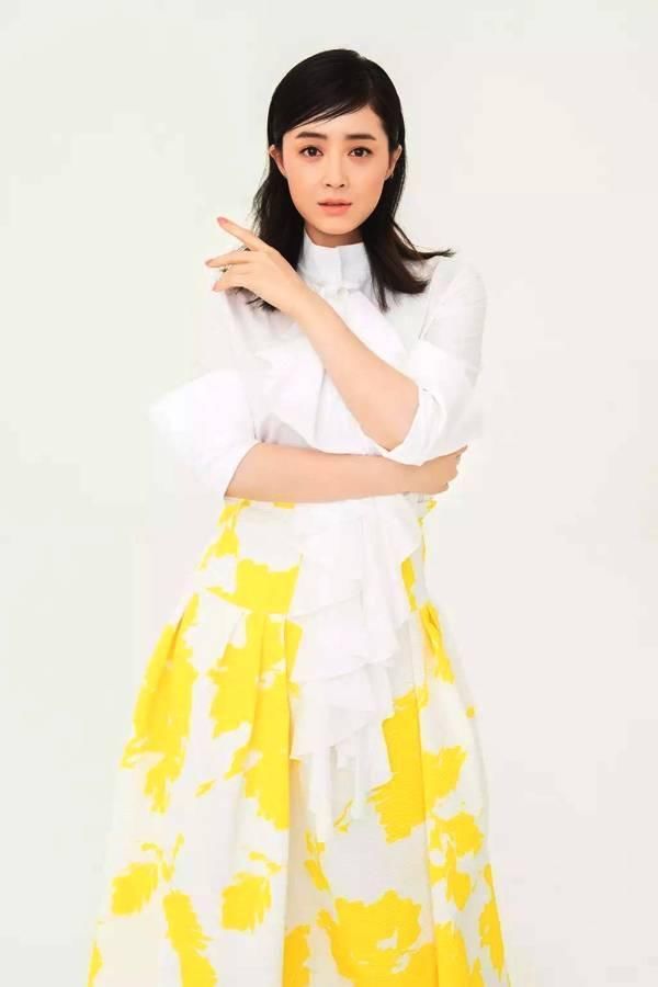 蒋欣亲身试验，微胖大胸妹纸怎么穿才是对的?!