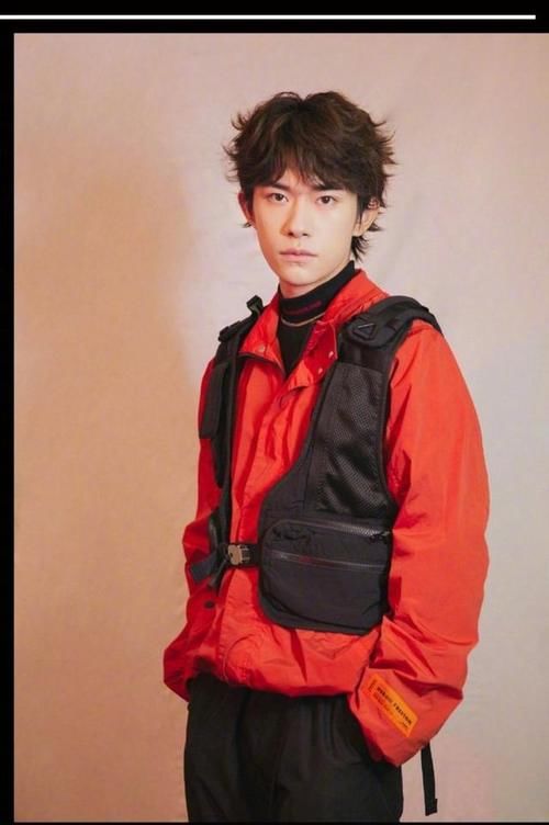  『阳光』文艺帅气的阳光少年穿搭，一件神器帮你搞定，女生毫无抵抗力