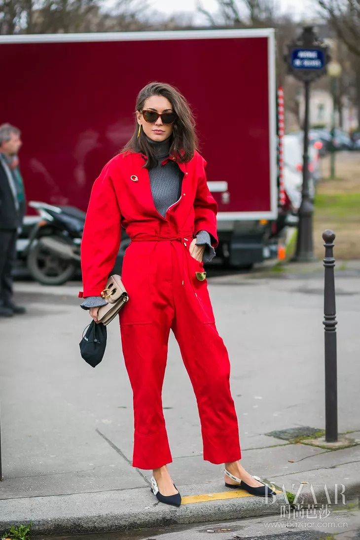 今年的秋冬流行色很吉利,还没到过年就要红火起来!