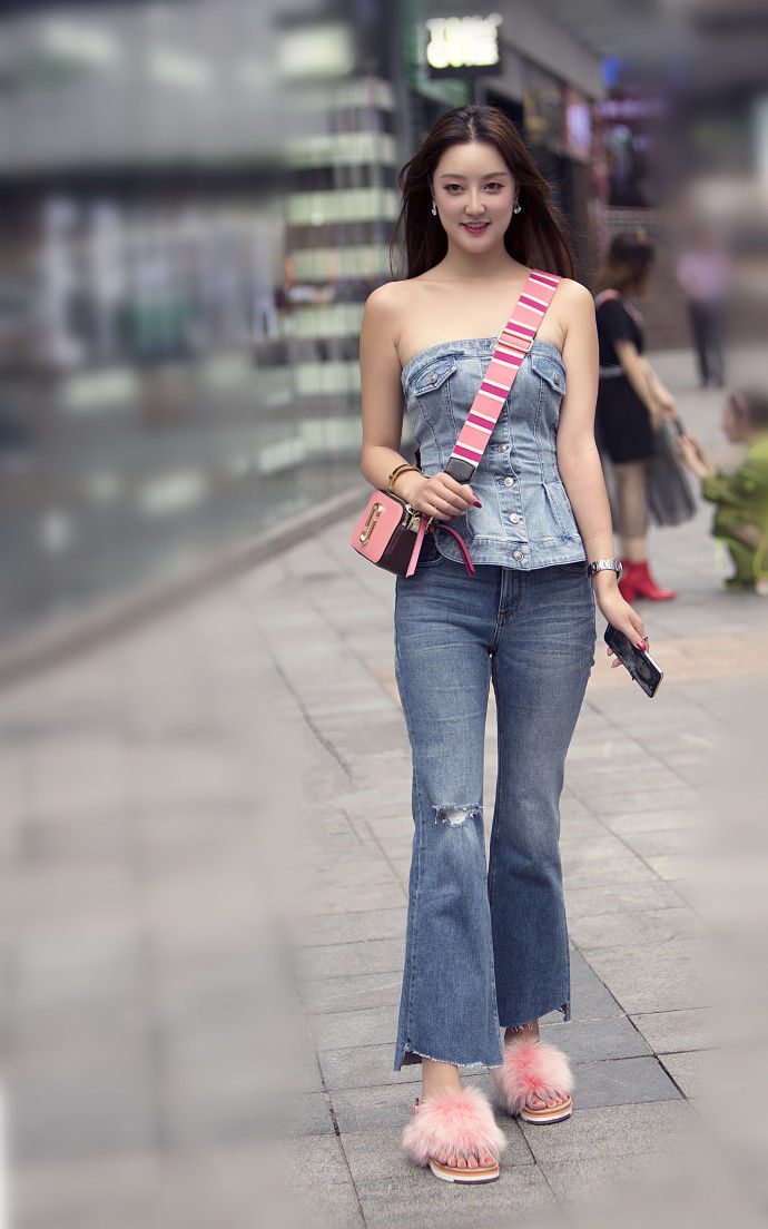 重庆街拍，几套轻熟气质穿搭，给夏季添上一笔温雅!