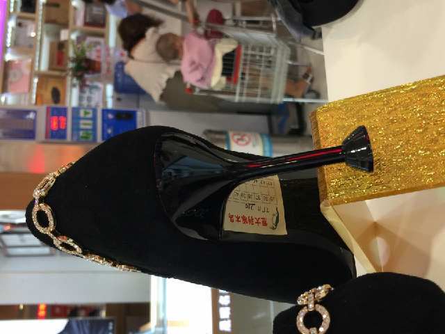 高跟鞋的跟现在都做成这样了，看来我真的是outo啦