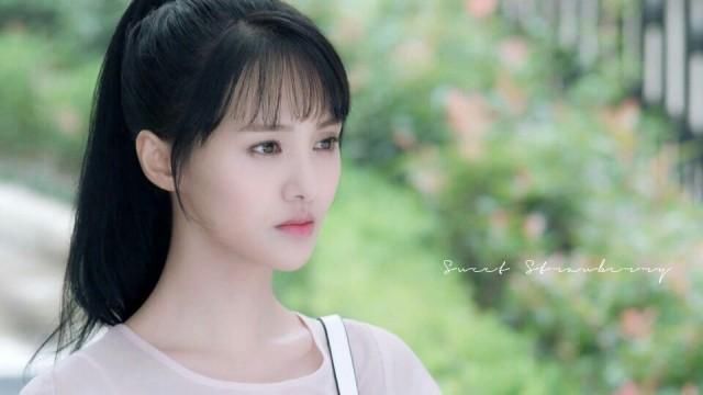 赵丽颖扎起马尾很有活力,看起来更显小的是高圆圆吧