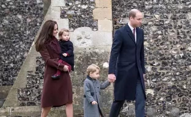 凯特王妃、夏洛特小公主同行的这个细节，原来这么讲究