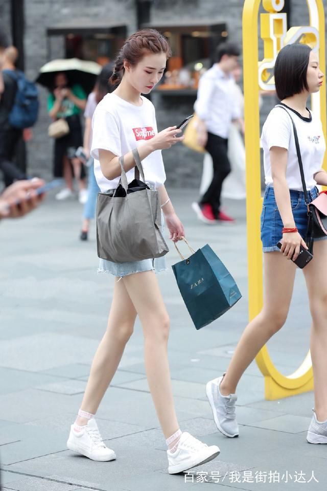 街拍图1穿蕾丝长裙，个高，性感，有颜值，真是太迷人了！