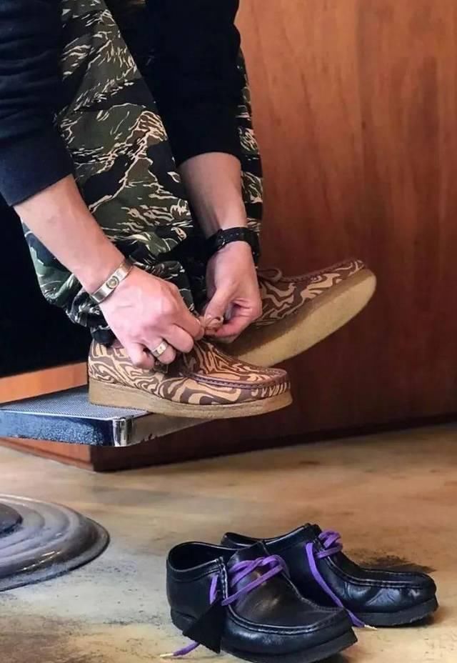  『俘获了不少』如何以「小众」鞋款诠释OG潮流？Drake、Kanye上脚的Wallabee就是答案。