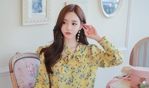  玻彩■孙允珠：春熙芊柳珐琅玻彩褶皱碎花衫写真