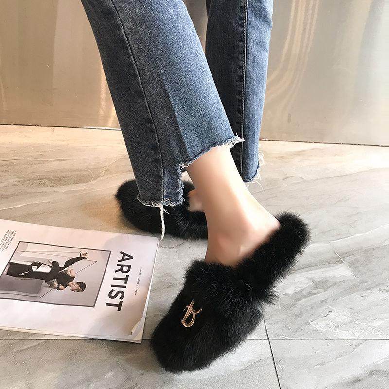 秋冬季天凉，别穿光拖鞋，学明星这样穿“毛毛鞋”，贼好看