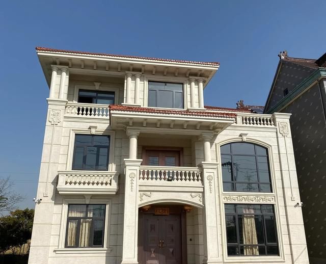  漂亮■你还在省吃俭用去城里买房？有钱人都纷纷回农村，盖起了