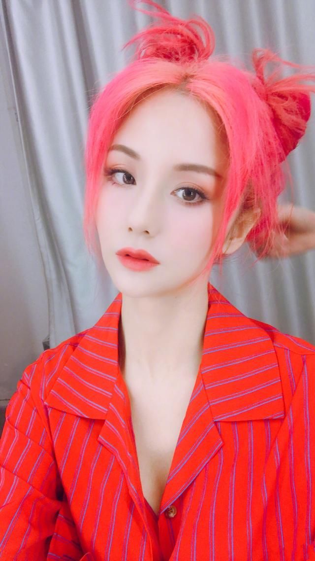 蓝燕：仙姿玉貌，美轮美奂，气质优雅迷人！