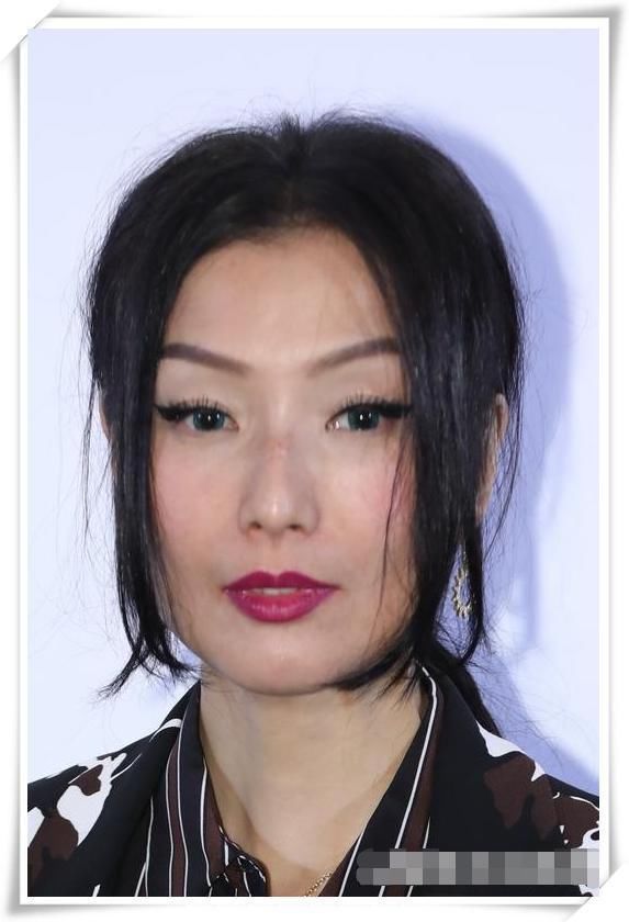 当45岁郑秀文遇见47岁俞飞鸿，这就是过度保养和自然老去的差距！