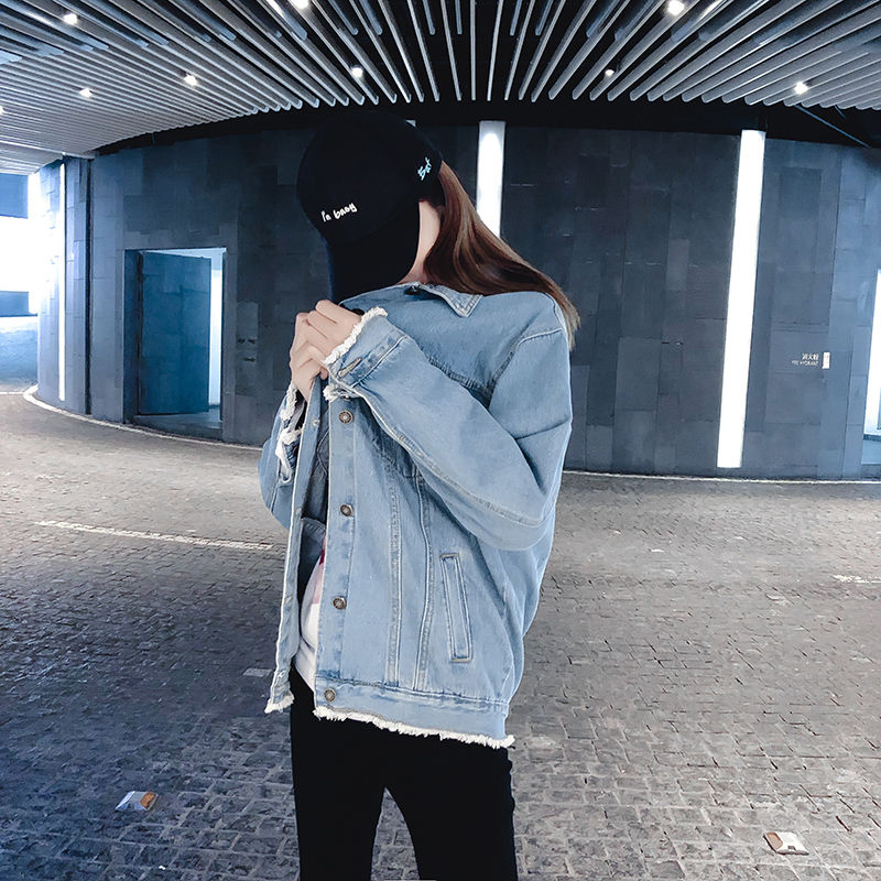 别傻买棒球服了!今年秋天流行这样穿搭，不艳不俗，还很时髦