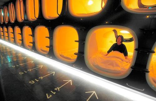 风靡日本的“胶囊酒店”,为何受年轻人热捧?驴友:很方便安全!