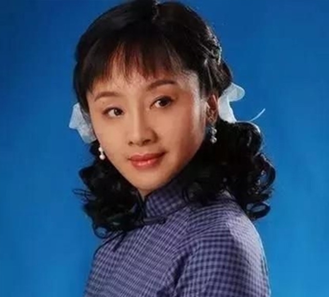 儿子@春晚没捧红她,客串却意外爆红,今独自带儿子8年,前夫娶了影后