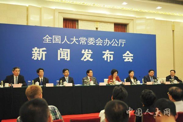 3200亿减税落地!月入万元者个税降7成!算算你一共能省多少钱?