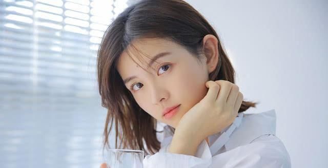  「白衬衫」一件绝不落伍的白衬衣，搭出归属于你的清新自然