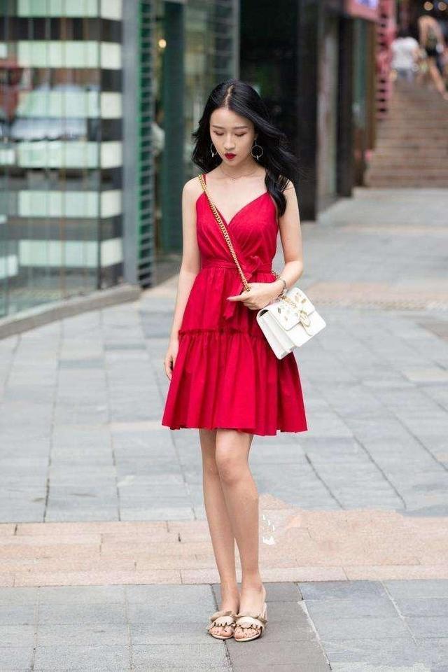街拍：美女时尚美丽十足魅力，撩到你了吗？
