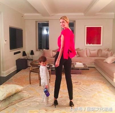 伊万卡亮相:这次不穿裙子,换上裤装的她却气场更加强大!