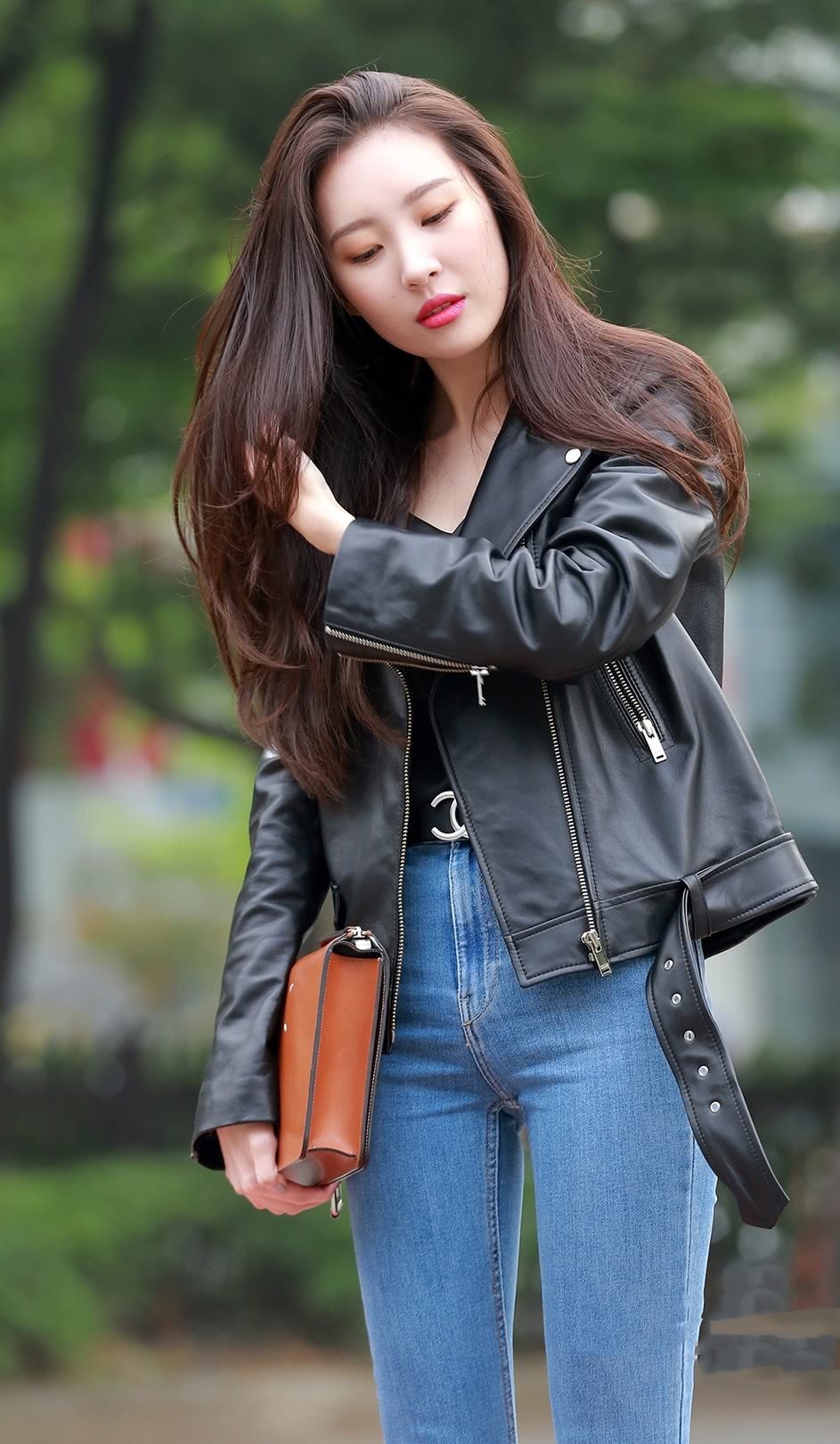 优雅与大气兼具的紧身牛仔裤，图3小姐姐穿上美上天！